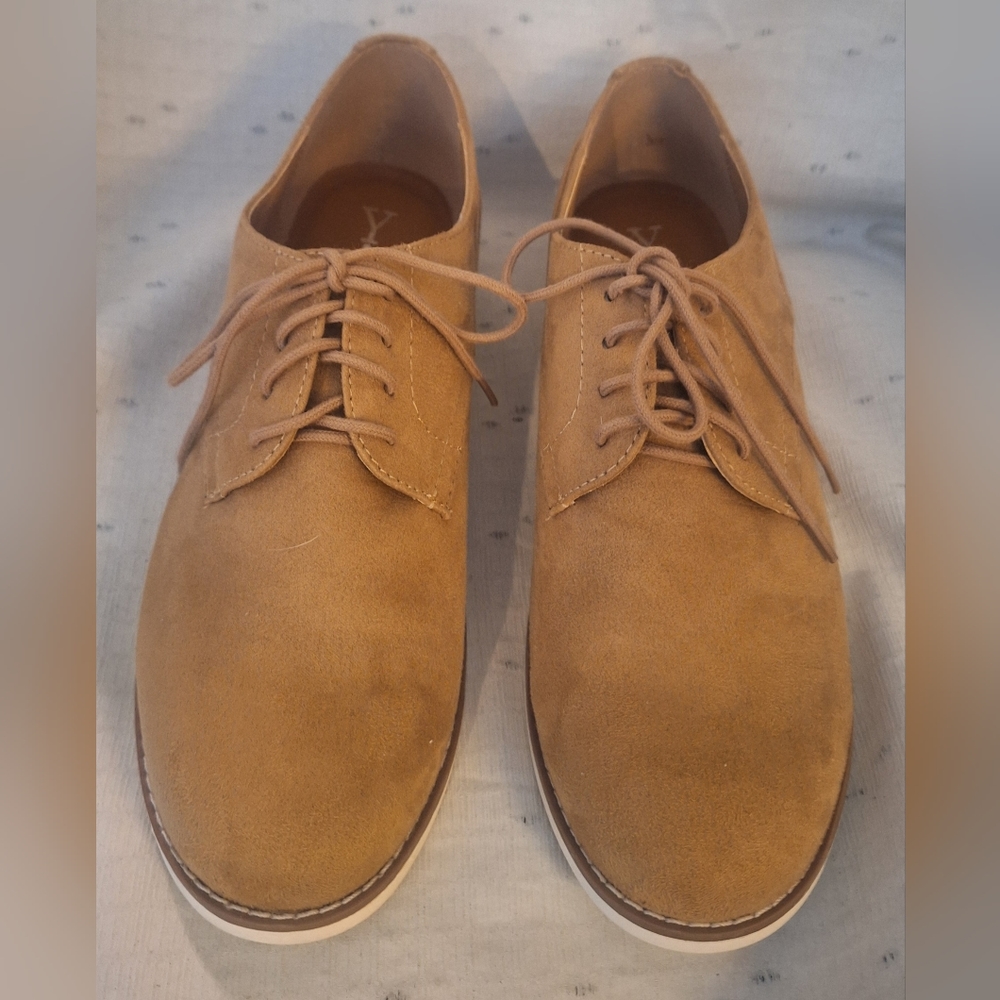 🐕NIB Y•Not? women's tan suede shoes. Size 9M
